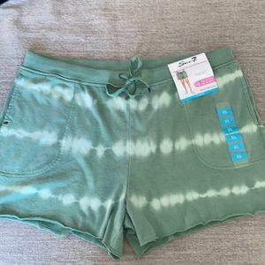 Seven7 green tie dye soft French terry cloth shorts Size XL. NWT